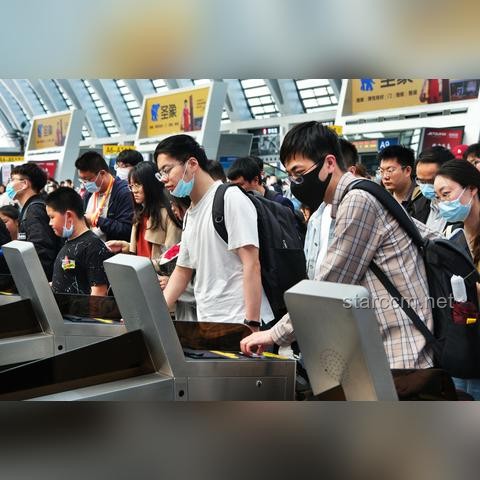 “這個‘五一’的數(shù)據(jù)出來了，有點奇怪……背后隱藏的消費新趨勢”