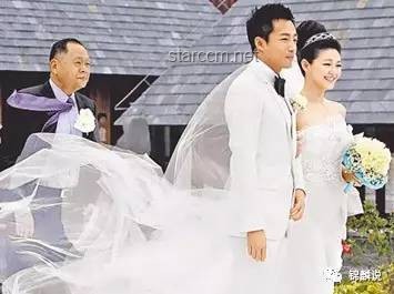 汪小菲婚禮現(xiàn)場(chǎng)獨(dú)家揭秘：新娘巧妙用手擋鏡頭，背后故事引人深思