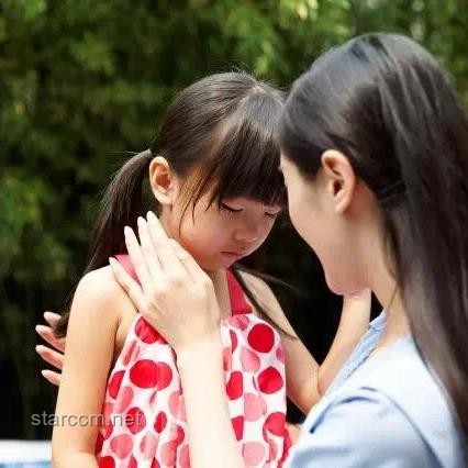 上海地鐵回應(yīng)老人拖拽小伙要求讓座事件：公共秩序與個人權(quán)益如何平衡？