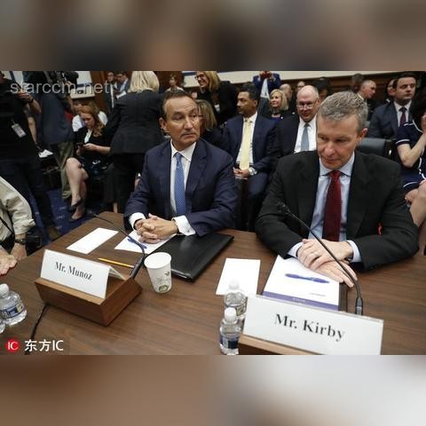 上海地鐵回應(yīng)老人拖拽小伙要求讓座事件：公共秩序與個人權(quán)益如何平衡？