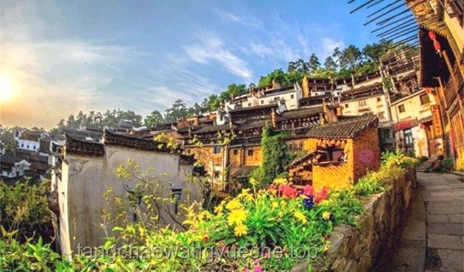 當(dāng)我進(jìn)入篁嶺怪屋：一場(chǎng)奇幻與探索的旅程