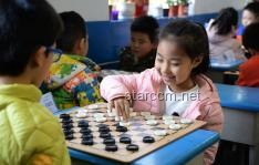 剛學(xué)棋的朋友說(shuō)要和我切磋：一場(chǎng)友誼與智慧的較量