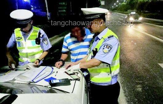 男子酒駕出事現(xiàn)場喝兩口想逃避，法律嚴懲不貸