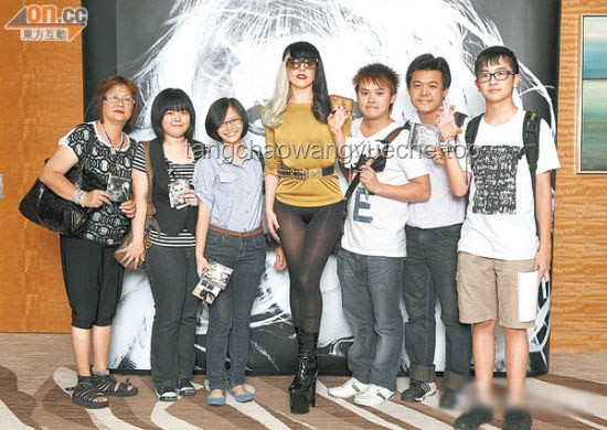 Lady Gaga新加坡演唱會：音樂與科技的跨界狂歡，創(chuàng)新演繹未來舞臺???, 跨界融合, 科技賦能, 沉浸式體驗, 創(chuàng)意互動
