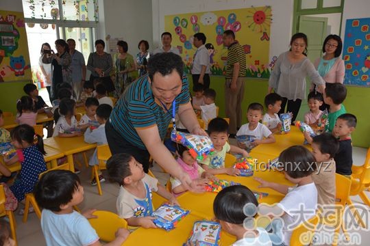 六一禮物選擇大比拼：傳統(tǒng)玩具VS教育體驗活動