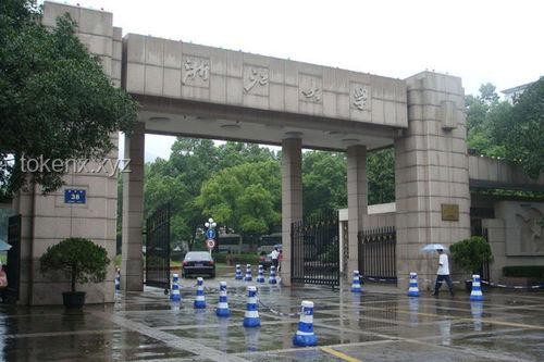 武大校門被淹一米深：城市內(nèi)澇現(xiàn)象解析