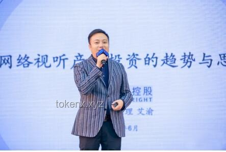 李雪琴爆紅背后的推手揭秘：團(tuán)隊(duì)策略與機(jī)遇融合