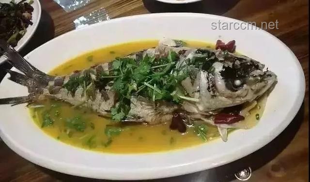 一個認真大姐開的普通東北菜館：深度解析“二探水一方魚館”