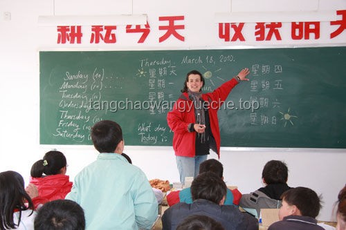 河南酷暑下的教育守護(hù)者：山村女教師的創(chuàng)新執(zhí)著