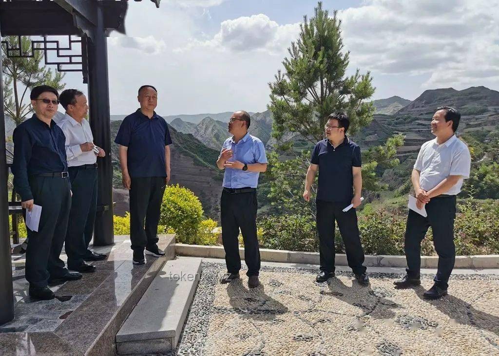 美國(guó)政府為何要對(duì)哈佛下狠手：深度分析與行業(yè)透視