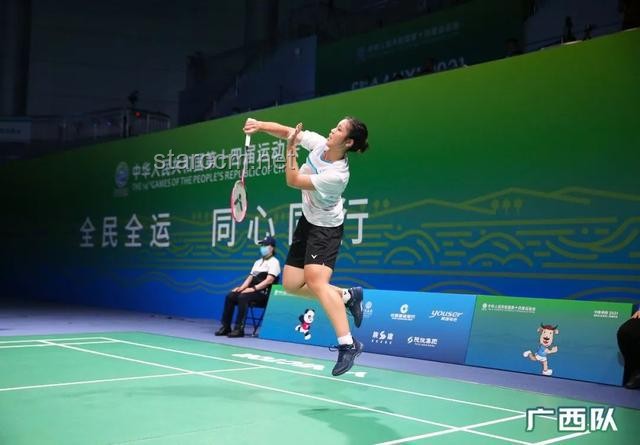 王楚欽勝利手勢(shì)“1”背后：競(jìng)技狀態(tài)、心理策略與團(tuán)隊(duì)氛圍的對(duì)比解析