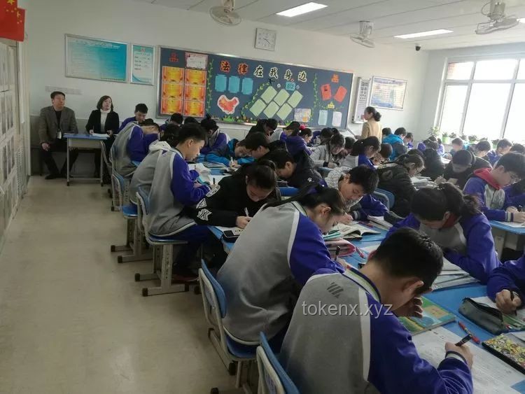 如何高效迎接班里新來(lái)的美術(shù)老師，提升課堂氛圍？