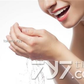 顏值小姐姐的穿搭秘籍：肉肉腿與馬油襪的完美邂逅