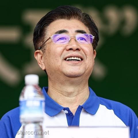 上海快餐店“四菜一湯”價(jià)格引熱議：消費(fèi)透明度與市場(chǎng)定位