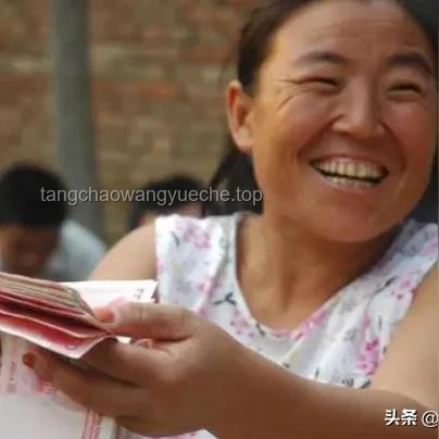 **官方通報背后的真相：女子領(lǐng)低保炒股，是勵志還是失范？**
