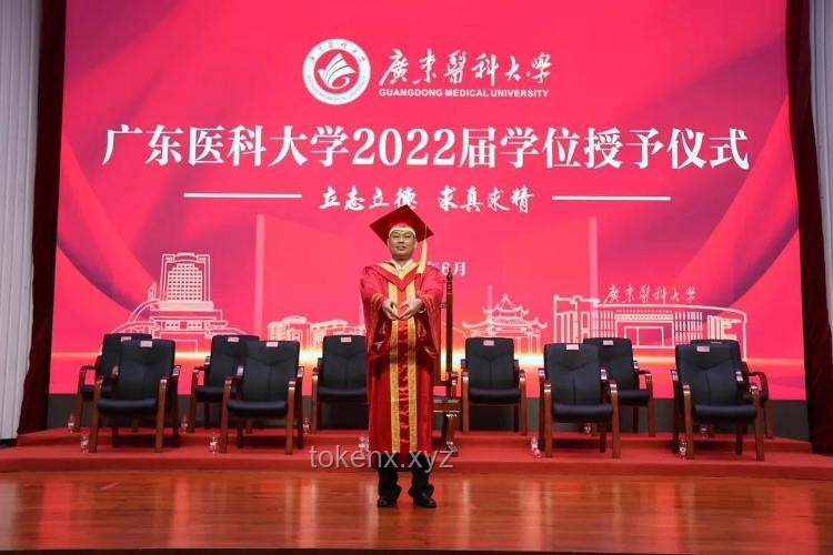 擁抱校長：創(chuàng)新心愿下的畢業(yè)儀式感重塑???