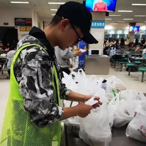 宿舍生活自由指南：打造個(gè)性化舒適空間