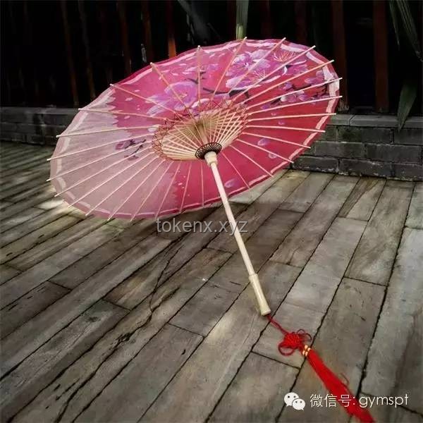 **油紙傘6與傳統(tǒng)油紙傘、現(xiàn)代折疊傘、高科技雨傘的對比分析**