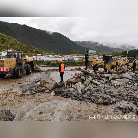 開著挖機(jī)游全國(guó)遇山洪緊急救援案例研究