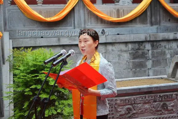 李微微：從教師到正處級干部的迅速成長之路