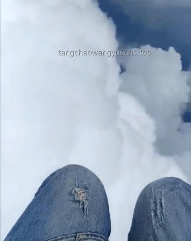 男子玩滑翔傘被吸至平流層的防范與應(yīng)急指南