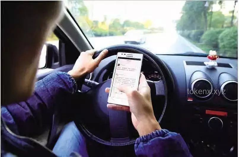 交警回應(yīng)余承東疑似開車睡覺：智能駕駛安全爭議與未來趨勢(shì)