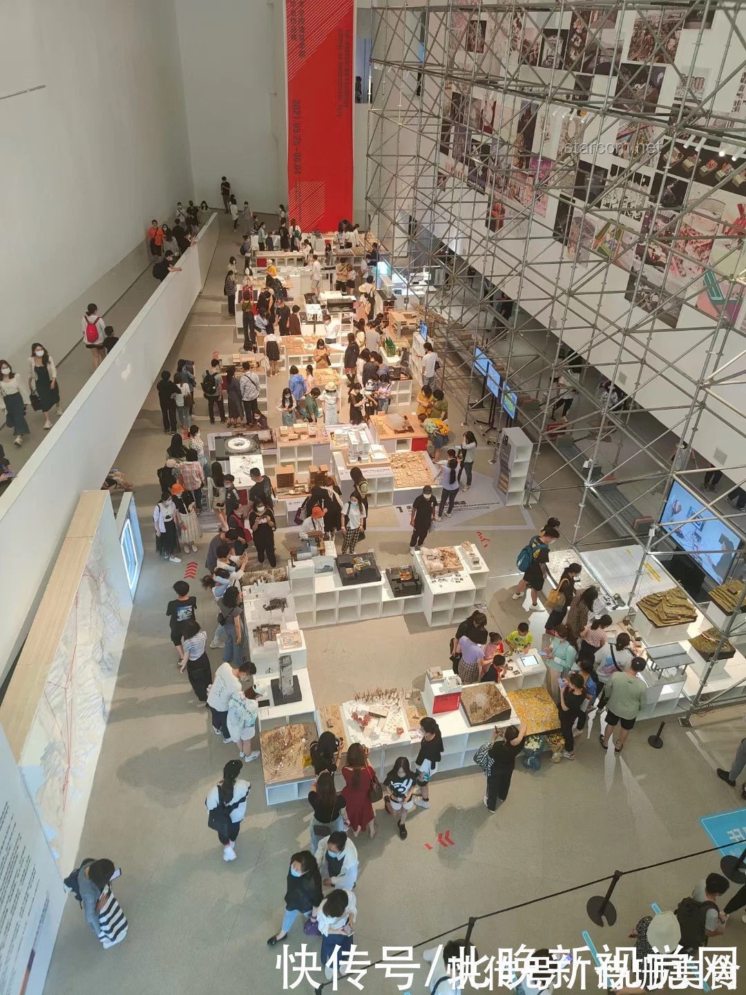 如何應(yīng)對(duì)“熊孩子疑損壞多件央美畢業(yè)展作品”事件