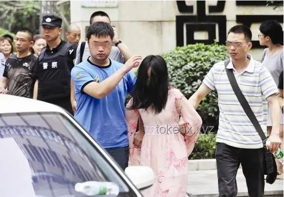 成都女子家門口遇害案細節(jié)曝光：如何保障居民安全？