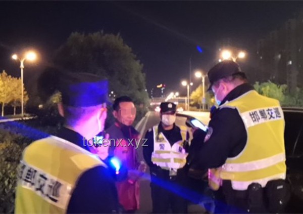 男子酒后請(qǐng)代駕遭遇無照酒駕：一次驚心動(dòng)魄的教訓(xùn)