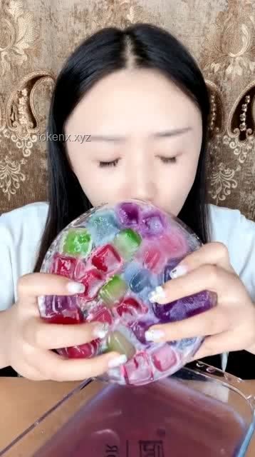 **從“牙爛人胖”到網(wǎng)紅蛻變：鳳姐如何啟示我們的創(chuàng)新思維？**