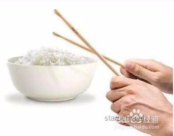 **開水燙碗的餐桌禮儀之爭：一次誤解引發(fā)的思考**
