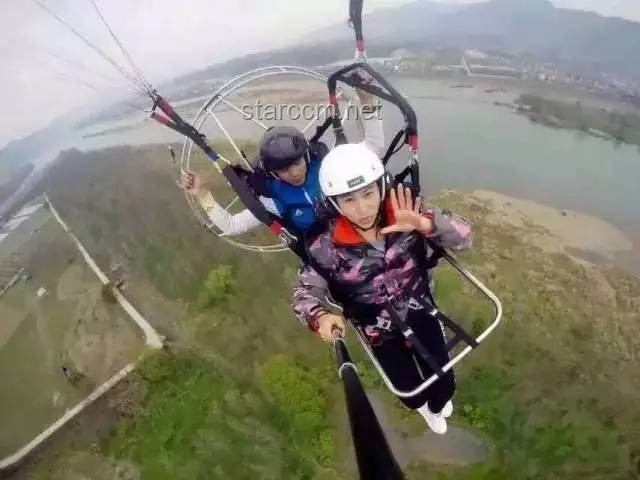 滑翔傘驚險(xiǎn)瞬間：玩家被吸8千米高空，官方迅速介入調(diào)查