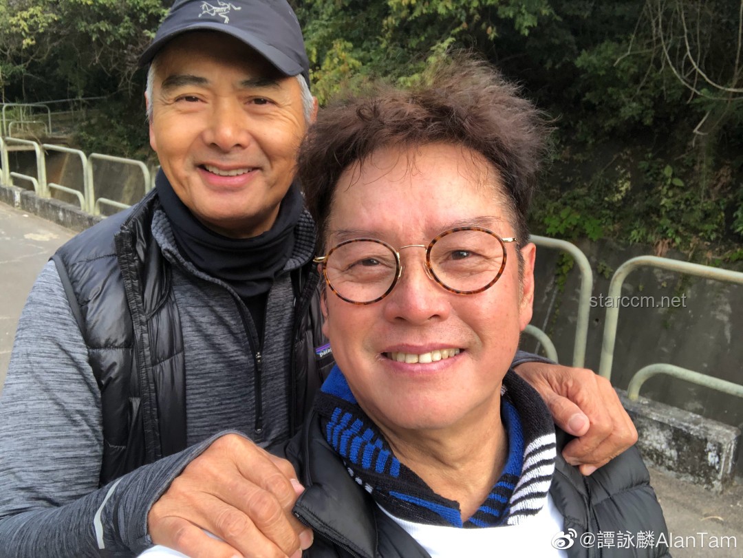 70歲周潤(rùn)發(fā)爬山偶遇引熱議：明星健康管理與健身行業(yè)的深度洞察