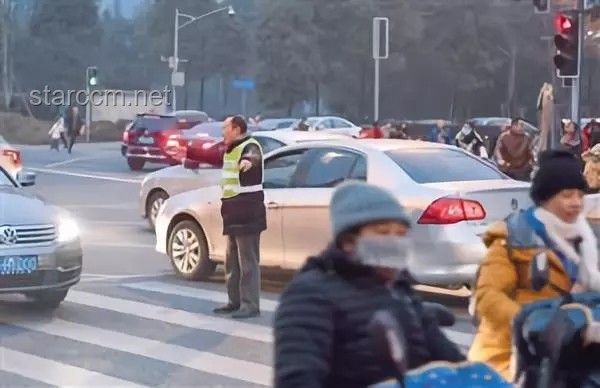 兩老人送孫子上學(xué)交通事故頻發(fā)，未來交通安全管理趨勢預(yù)測