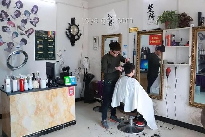 **全國各地理發(fā)店倒閉潮：非電商沖擊下的行業(yè)自我衰敗解析**