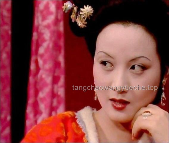 王熙鳳人物設定解析：四大家族出身與大字不識的合理性探討