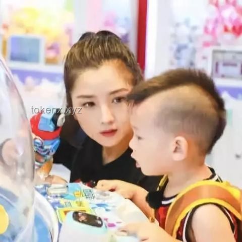 “網(wǎng)紅寵物零食”大摸底！狗都不吃？那我吃?。簩櫸锸称肥袌鰜y象與消費者自救