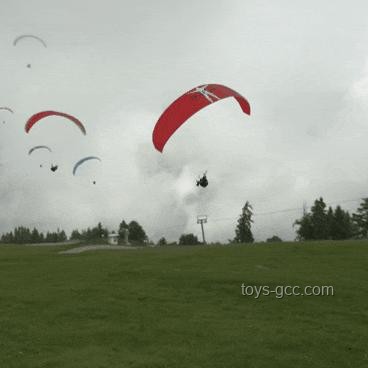 官方通報(bào)男子玩滑翔傘被“云吸”至高空：極限運(yùn)動(dòng)背后的驚險(xiǎn)與安全