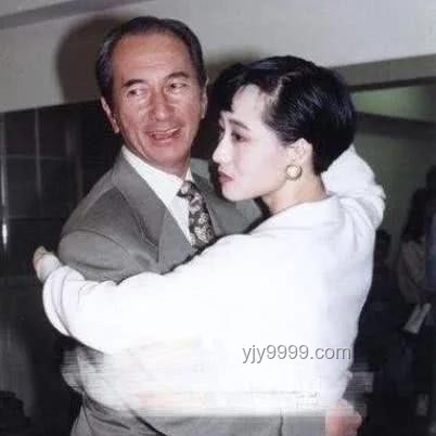 每個(gè)女性成年后最需要的朋友，「她」經(jīng)濟(jì)背后的情感消費(fèi)新勢(shì)力