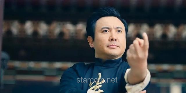 賈玲事業(yè)轉(zhuǎn)型背后的娛樂行業(yè)新動(dòng)向：挑戰(zhàn)與機(jī)遇并存
