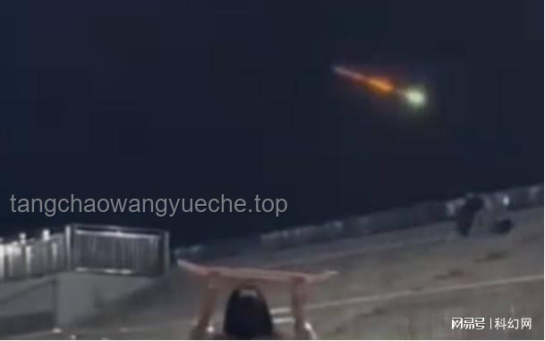 廣東多地夜空現(xiàn)耀眼發(fā)光體：專家揭秘火流星現(xiàn)象