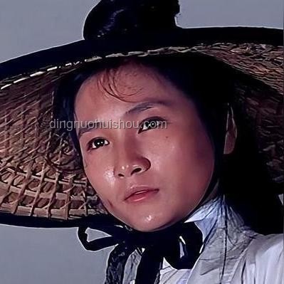 **102歲老人奇跡生還：眾人合力接住墜樓瞬間**