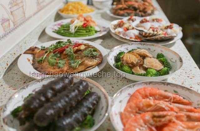 和女朋友吃飯最想聽到的甜蜜趨勢：情感共鳴、共享美食、未來憧憬與驚喜時刻