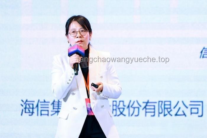 如何應(yīng)對(duì)“張小斐懟臉照展現(xiàn)出的權(quán)威美感”引發(fā)的審美討論及自我提升