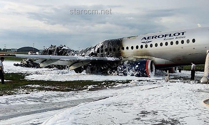 突發(fā)航空事故對(duì)比：濟(jì)州航空客機(jī)沖出跑道與軍機(jī)墜機(jī)事件深度剖析