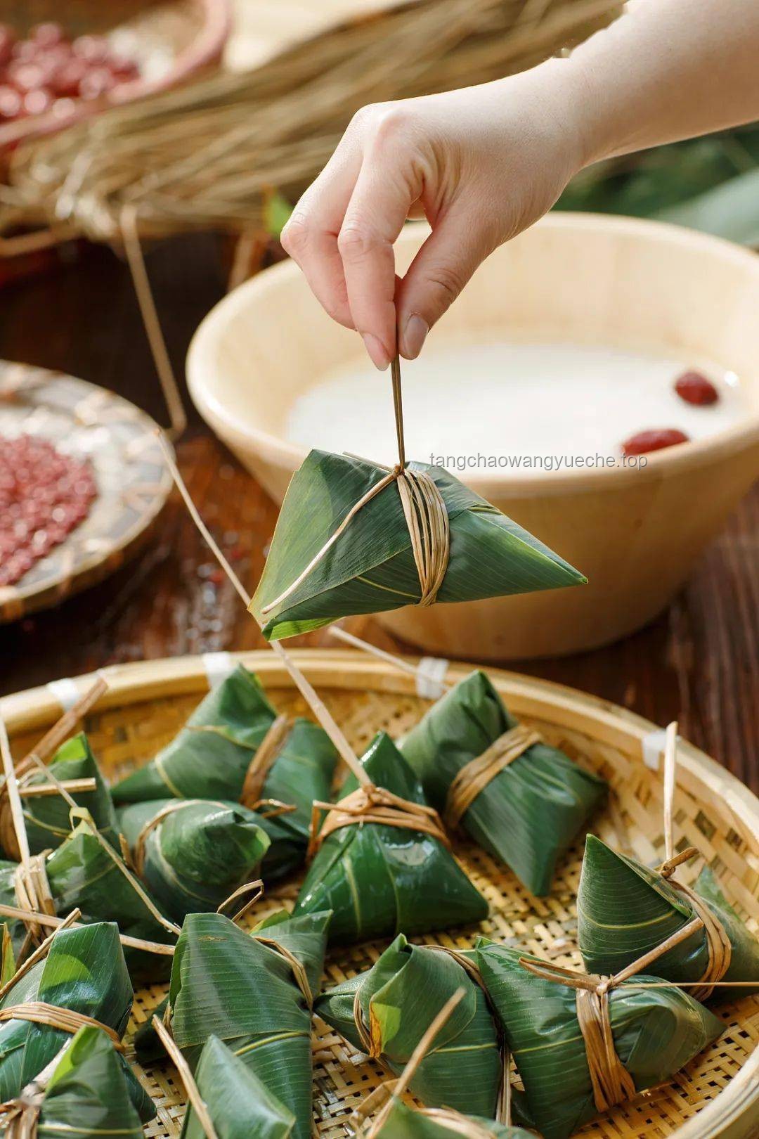 端午節(jié)艾葉煮雞蛋VS傳統(tǒng)保健方法：掃除寒濕效果大比拼