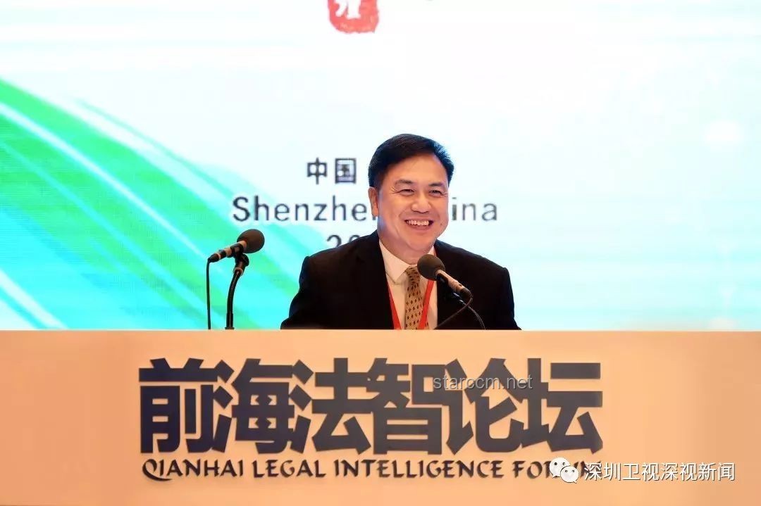 王毅簽國際調(diào)解院公約與李家超握手：國際調(diào)解新紀元的開啟