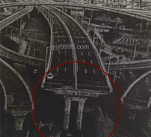 車輛遇斷頭路墜橋事故頻發(fā)：未來趨勢(shì)預(yù)測(cè)與應(yīng)對(duì)策略