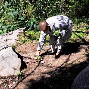 35歲小伙不結(jié)婚，爆改山洞隱居4年：打造個人世外桃源實用指南