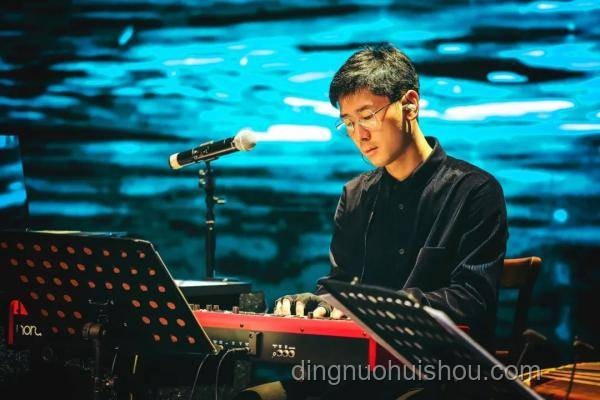 陳楚生音樂(lè)情感表達(dá)案例研究：輕描淡寫下是情感暗涌